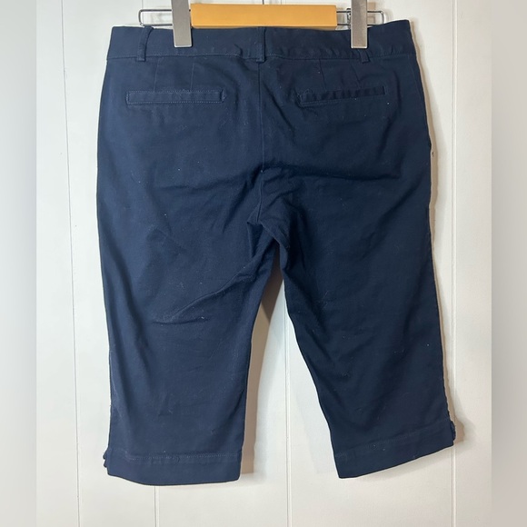 Zara Basic, size 6, navy blue, chino/bermuda shorts, long, pockets, zipper/hooks - Picture 7 of 7